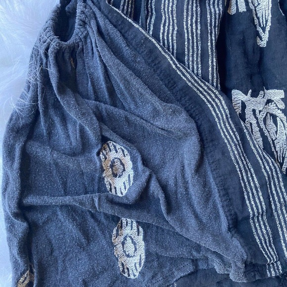 Free People Blouse Sz M Pukka Peasant Boho Gray Blue Pom Pom Tassel Short Sleeve - Picture 3 of 11